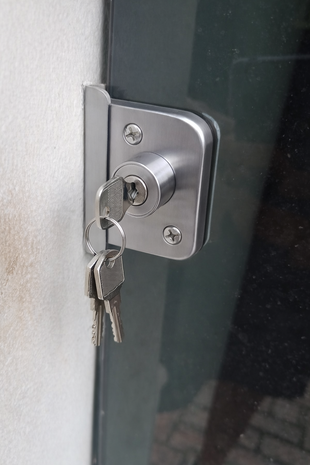 Fechadura nova em porta de vidro